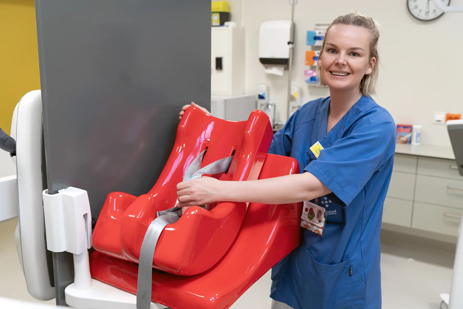 Radiograf viser frem en stol