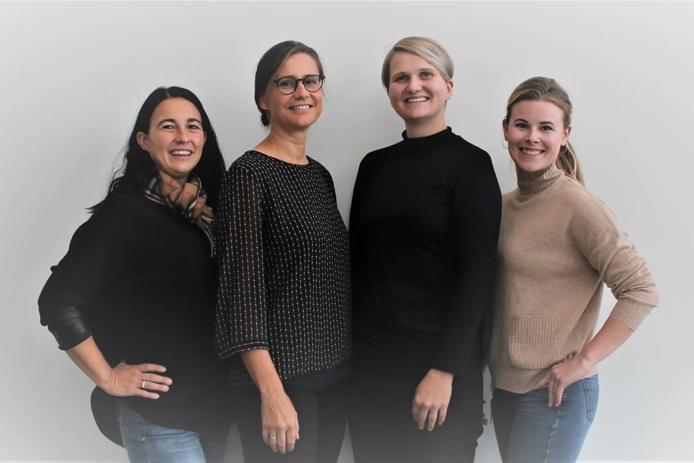 Gruppebilde av prosjektgruppen, fire kvinner smiler.
