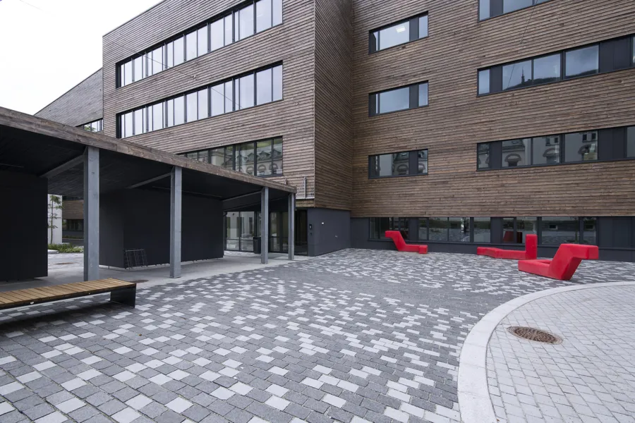 Inngangsparti fra bakkeplan