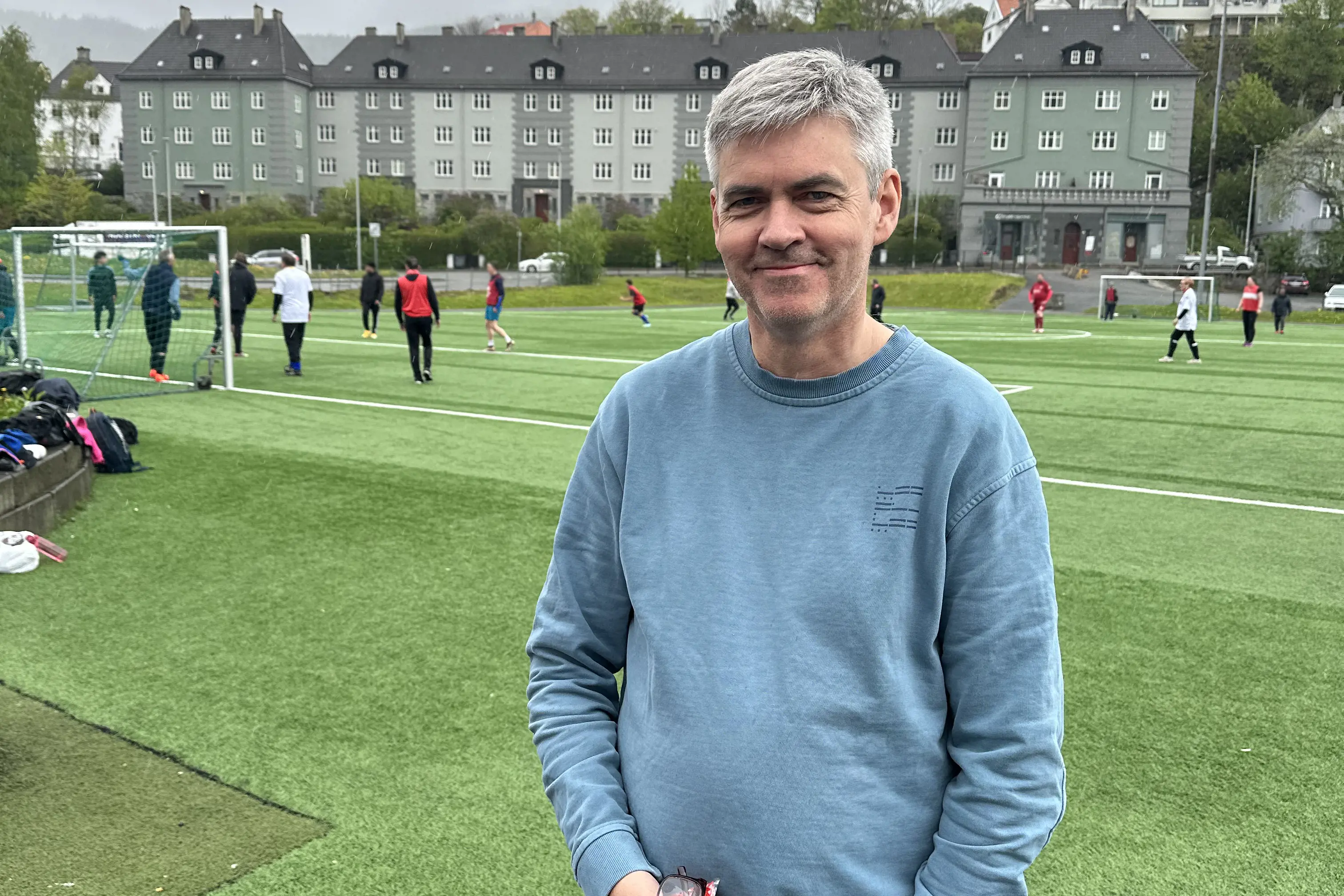 Dagleg leiar Lasse Hjelle på fotballbanen