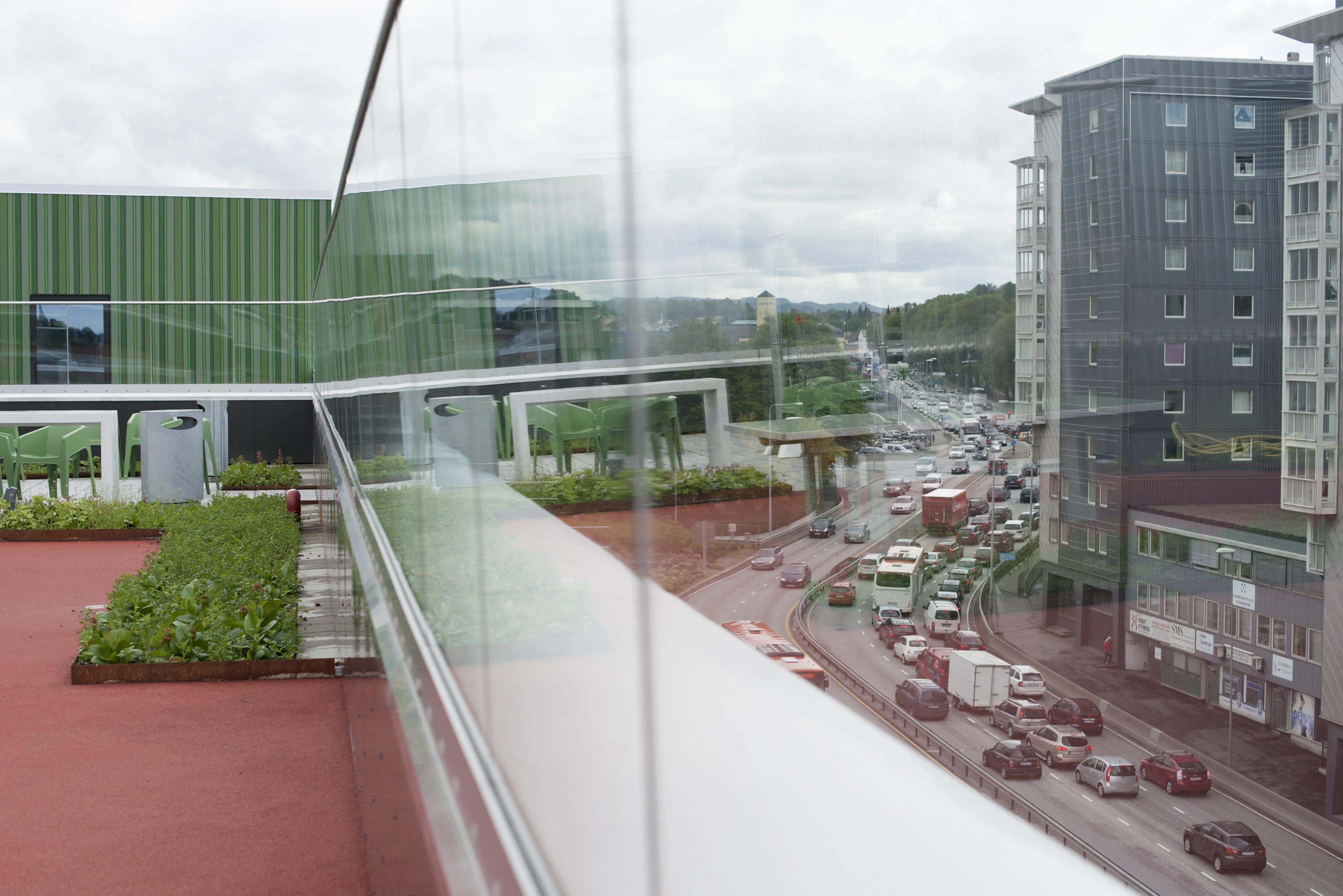 Utsikt fra takterasse Kronstad DPS mot trafikk på Danmarksplass. Foto