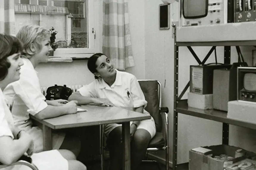 Sykepleiere på vaktrom. Foto