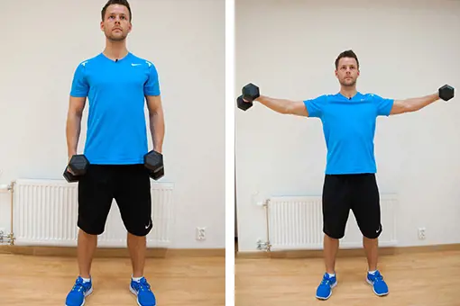Mann i treningstøy med vekter i hendene, løfter deretter vektene med armene ut til siden. Foto