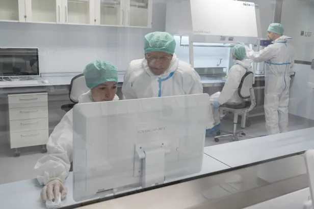 Employees in Ex vivo facility