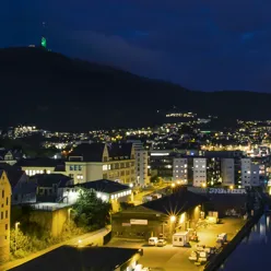 Kveldsutsikt over Bergen mot Ulriken