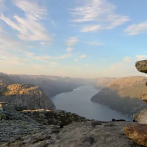 En stabel med steiner på et fjell