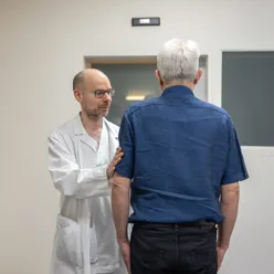 A medicla doctor is testing the balance of a patient.