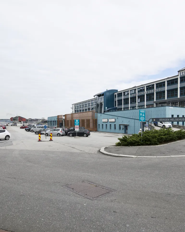 Eksteriør Bergen helsehus og parkeringsplass