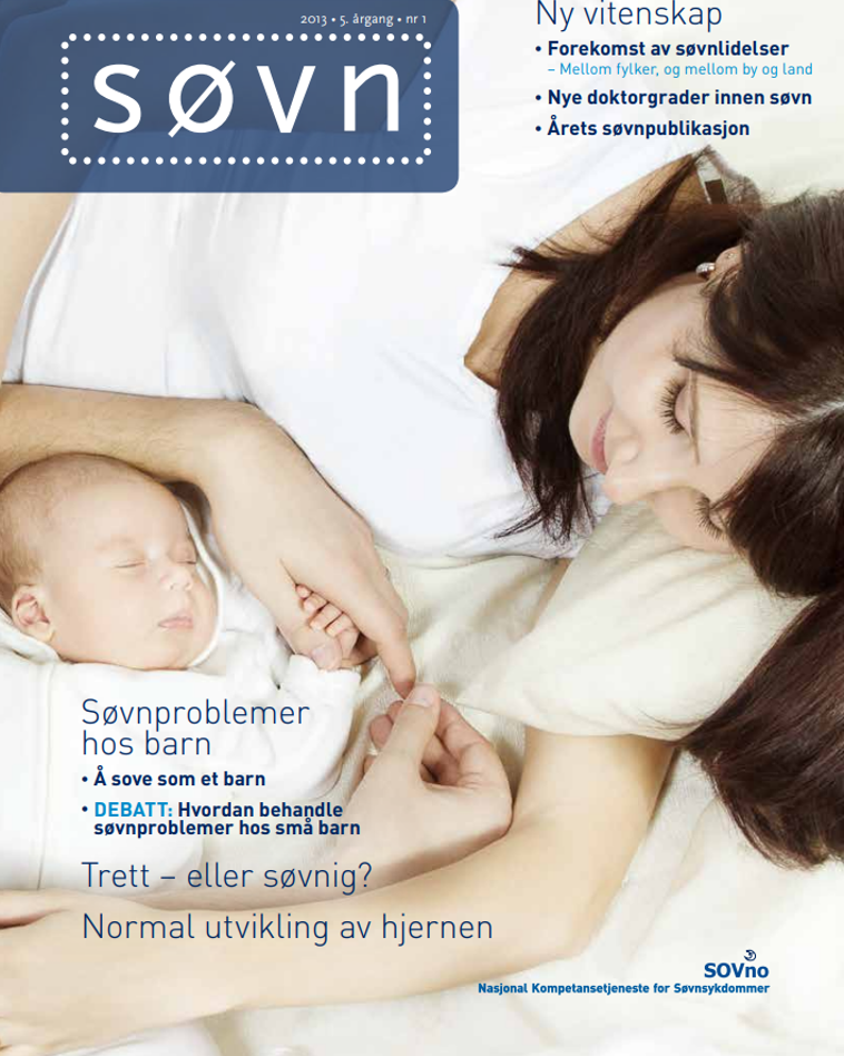 En kvinne som holder en baby