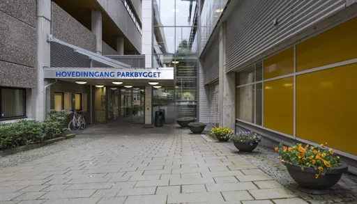 Inngangsparti til Parkbygget