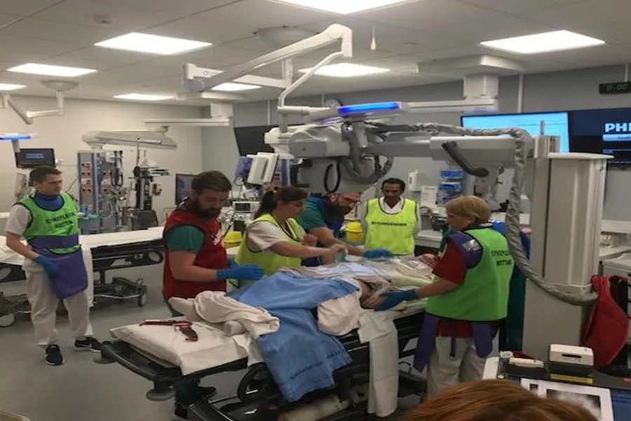 En gruppe mennesker på et sykehus